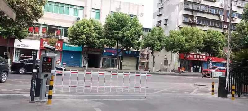 重慶市萬(wàn)州電力小區(qū)停車場(chǎng)